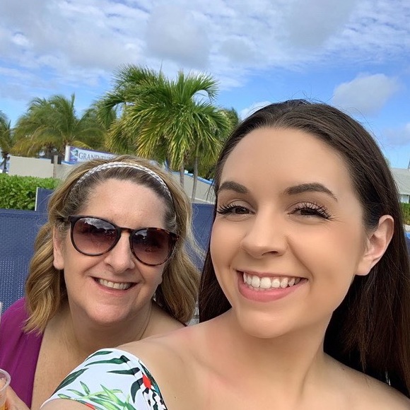 Meet your Posher, Alexis - Picture 1 of 1